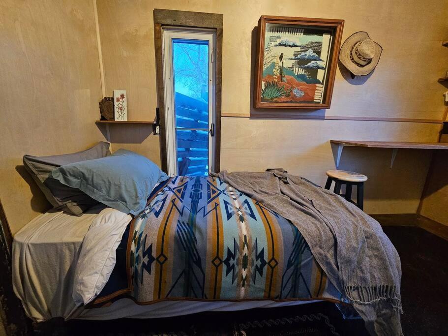 Blue Dog Accommodations Eastend Buitenkant foto